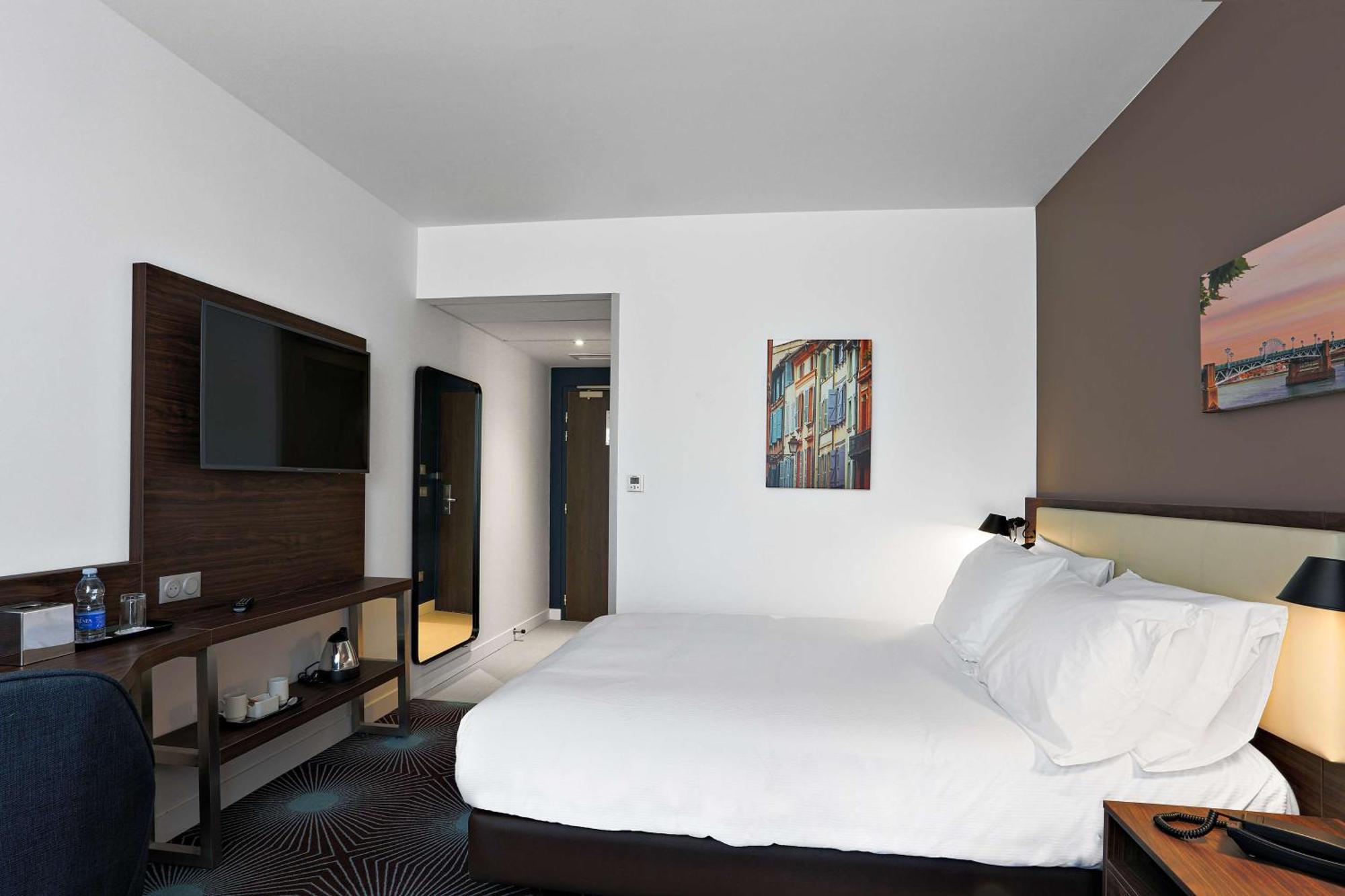Hotel Hampton By Hilton Toulouse Airport 3*
