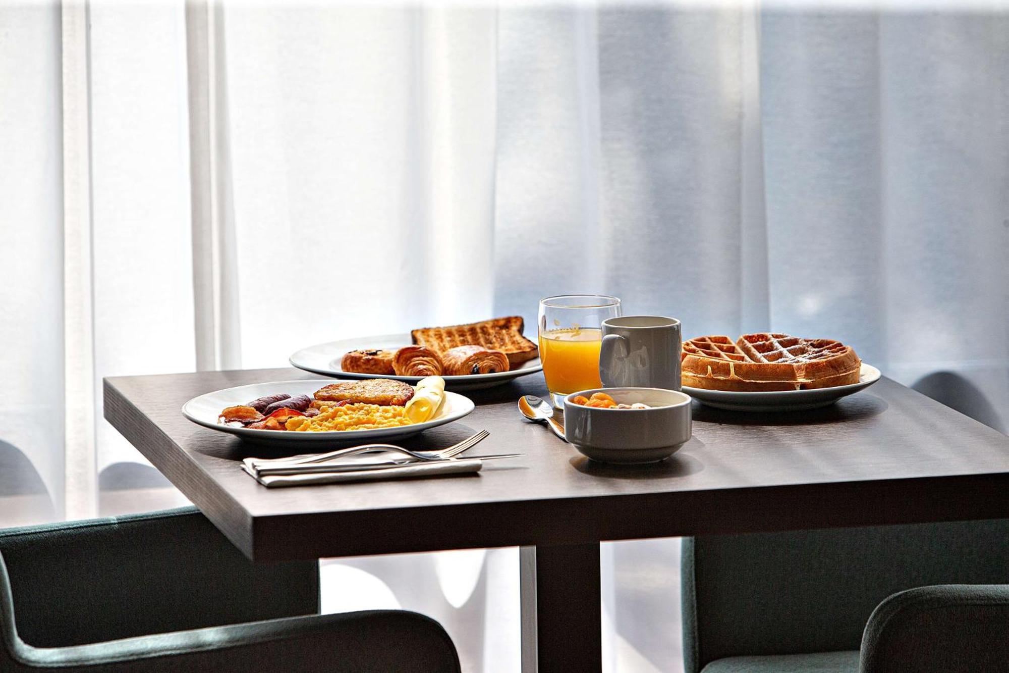 Hampton By Hilton Toulouse Airport 3*