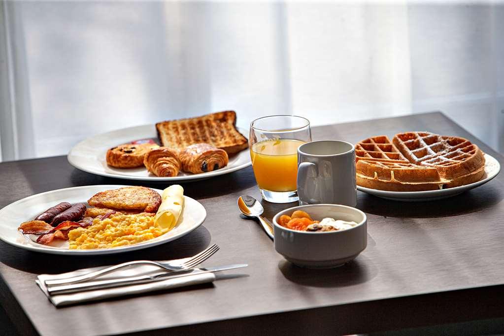 Hampton By Hilton Toulouse Airport Hotel 3*